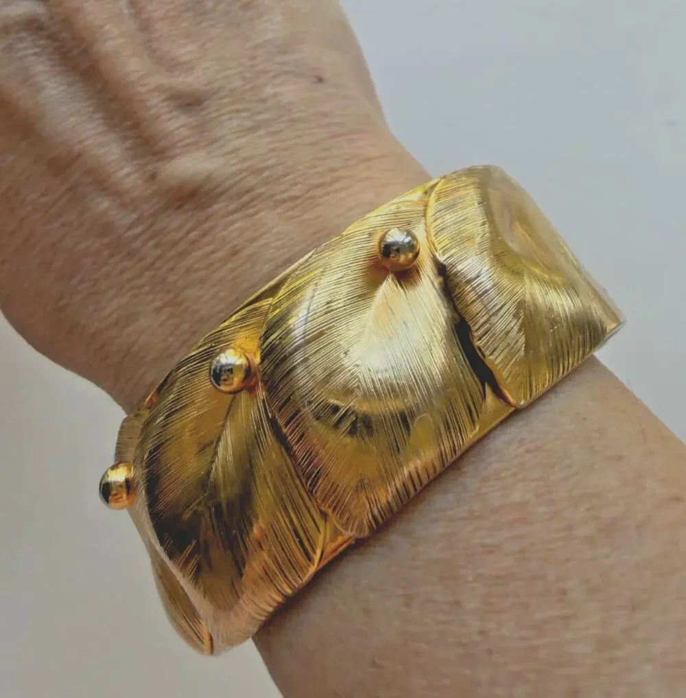 Vtg Signed Whiting Davis Chunky Gold Bangle Bracelet w/ Leaf Motif 1950s-1960s